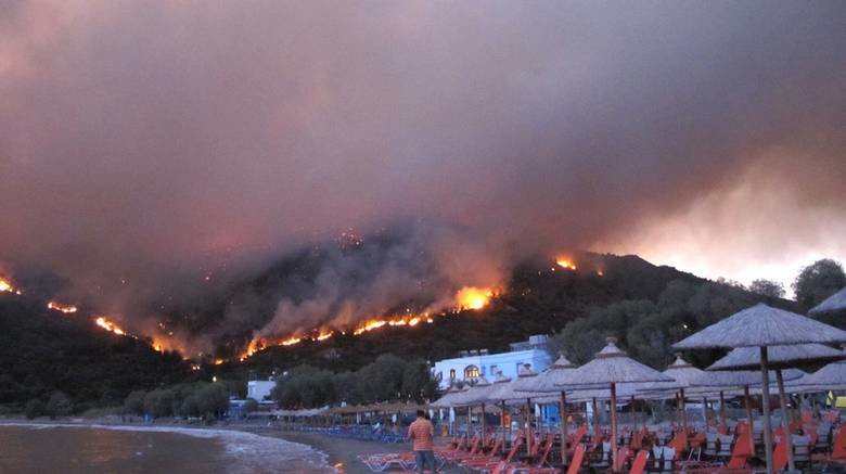 Na grčkom ostrvu Hios vanredna situacija, požar prijeti kućama