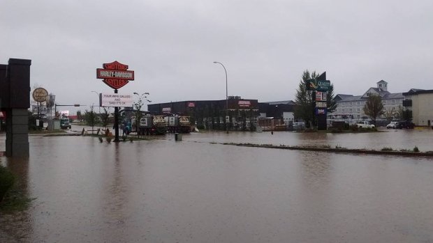 Poplave su pogodile kanadski grad Fort Mekmareju dva mjeseca nakon razornog požara