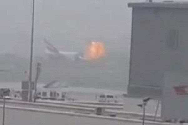 Zračna luka Dubai: Emiratski putnički avion zapalio se nakon prisilnog slijetanja