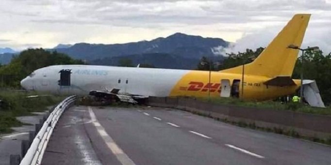 Italija: Nakon što je promašio pistu teretni zrakoplov se zaustavio na autocesti u Bergamu
