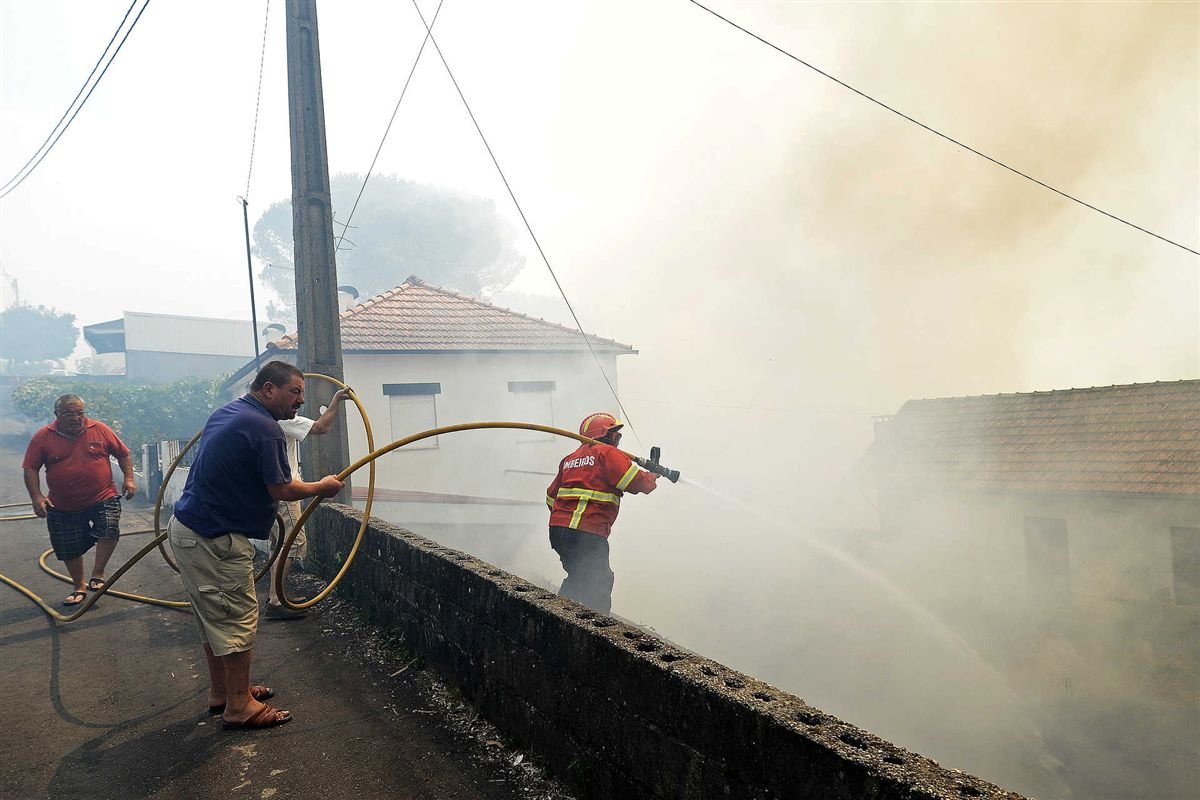 79 šumskih požara bjesni na sjeveru Portugala, 2 vatrogasca ozlijeđena