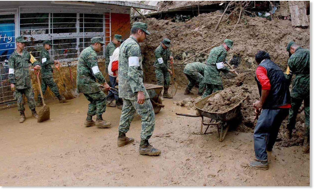 U Meksiku je poginulo 6 osoba kada je tropska oluja Earl pokrenula klizište