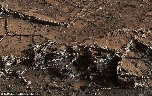 Marsove vene nastale su isparavanjem drevnih Marsovih jezera