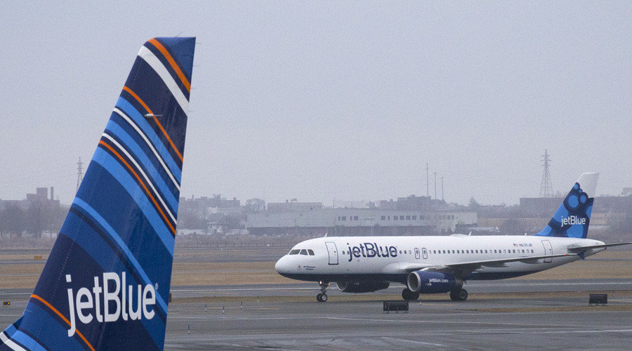 Zbog jakih turbulencija povrijeđene 24 osobe, putnički avion prinudno sletio u Dakoti