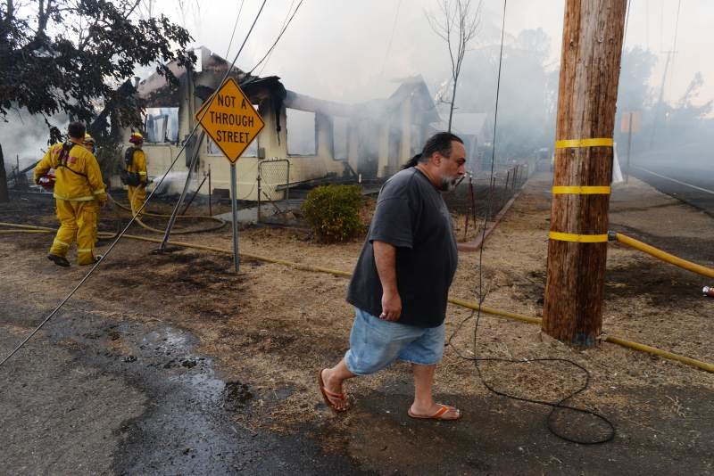 Šumski požar devastirao gradić u Kaliforniji