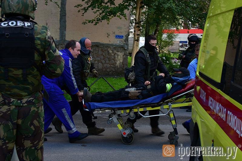 Čuju se detonacije i pucnjava, zgradu u Sankt Peterburgu opkolili ruski specijalci