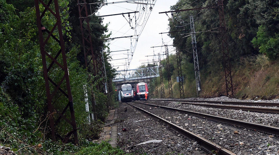 Južna Francuska - oko 60 putnika ozlijeđeno kada je vlak udario u drvo koje je palo na prugu
