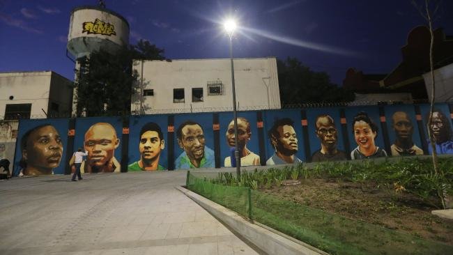OI Brazil: Umjetnici iz Rija posvetili mural, dug 92 metra, olimpijskom timu izbjeglica