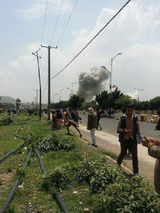 Tokom marša za podršku Hutijima u Sani u Jemenu Saudijci bombardovali grad