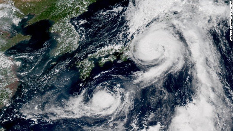 2 osobe poginule, 49 povrijeđeno, klizišta, oštećene kuće i evakuacija hiljade ljudi zbog udara 2 tajfuna na japanska ostrva