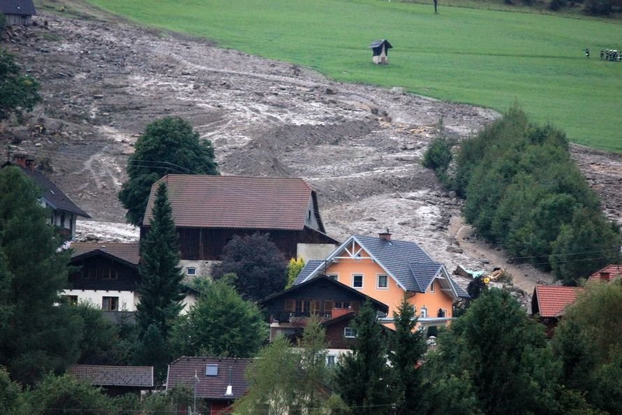 Jake kiše izazvale odron koji je prekrio čitavo mjesto u Austriji, proglašeno vanredno stanje