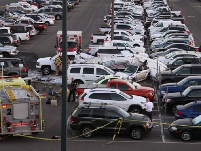 Manji avion srušio se na parkingu aerodroma u gradu Renou,  3 osobe poginule