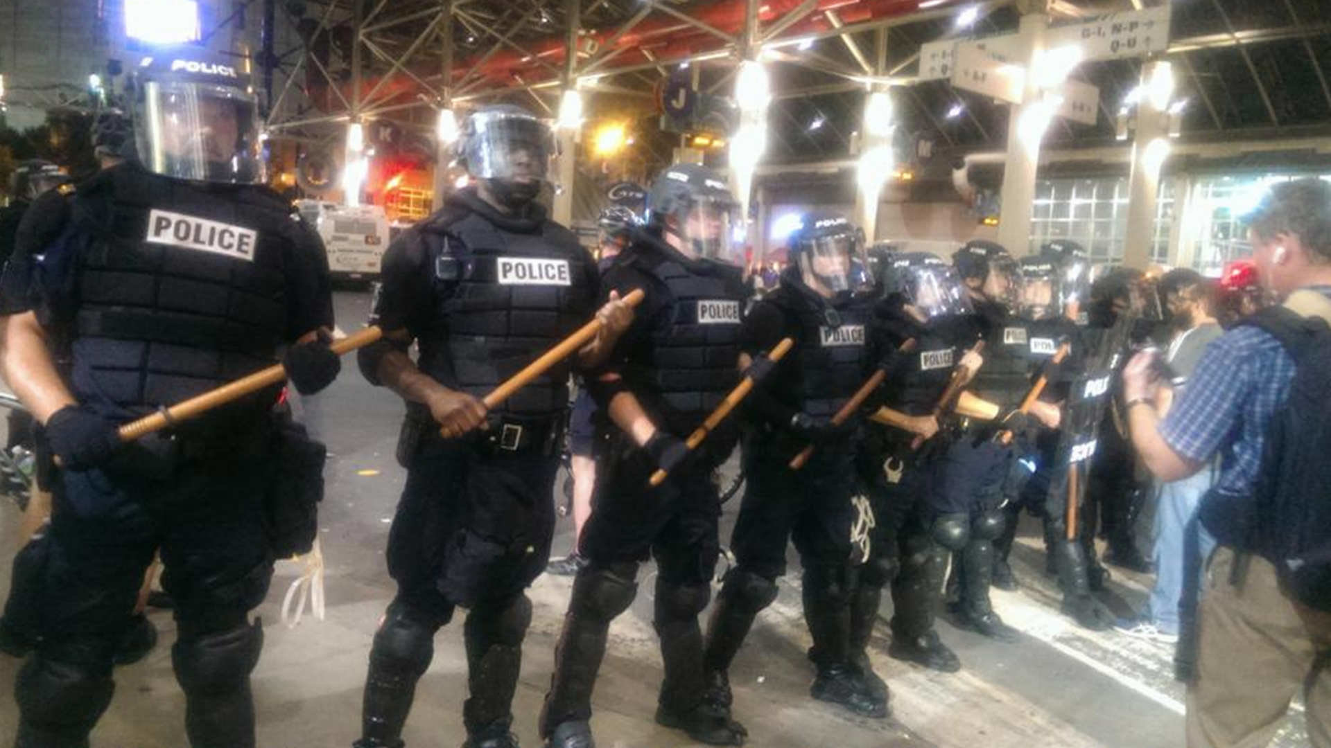 Protesti u Charlotte eskalirali, uvedeno vanredno stanje, u grad poslani pripadnici nacionalne garde