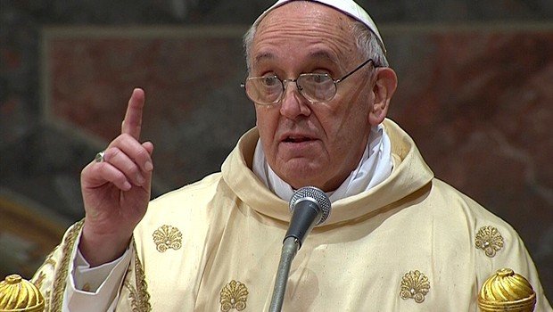 Papa Franjo: Novinari treba do pređu dodatni put u potrazi za istinom, neistina predstavlja formu terorizma