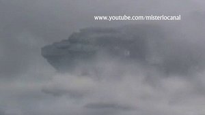 Neobična snimka tamnog objekta između oblaka u Peruu