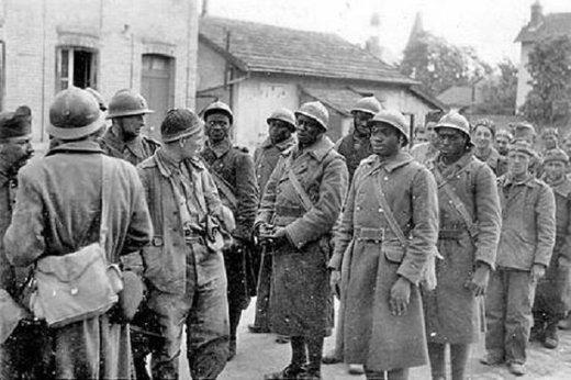 Crni kolonijalni vojnici koji su ginuli za Francusku u II svjetskom ratu ubijani su kasnije od francuske ruke