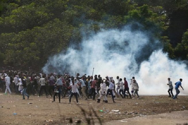 Etiopija: Više od 50 ljudi poginulo u stampedu kada je policija ispalila suzavac da rastjera protuvladine prosvjednike