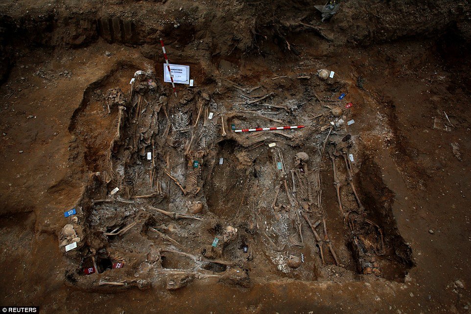 Otkrivena jedna od mnogih masovnih grobnica Frankove diktature u Španiji