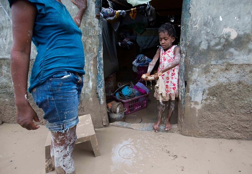 Kolera, masovne grobnice: Broj poginulih na Haitiju doseže 1000 nakon razjarenog uragana Matthew