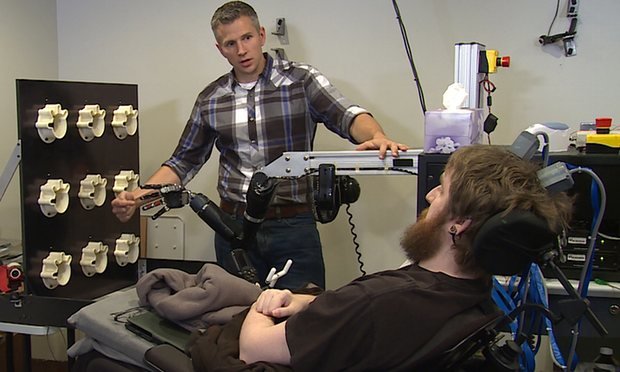Umno kontrolirana robotska ruka vraća osjetilo dodira paraliziranom