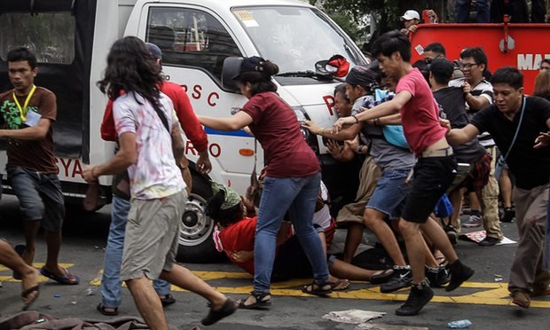 Filipinska policija kombijem pregazila demonstrante ispred američkog veleposlanstva u Manili