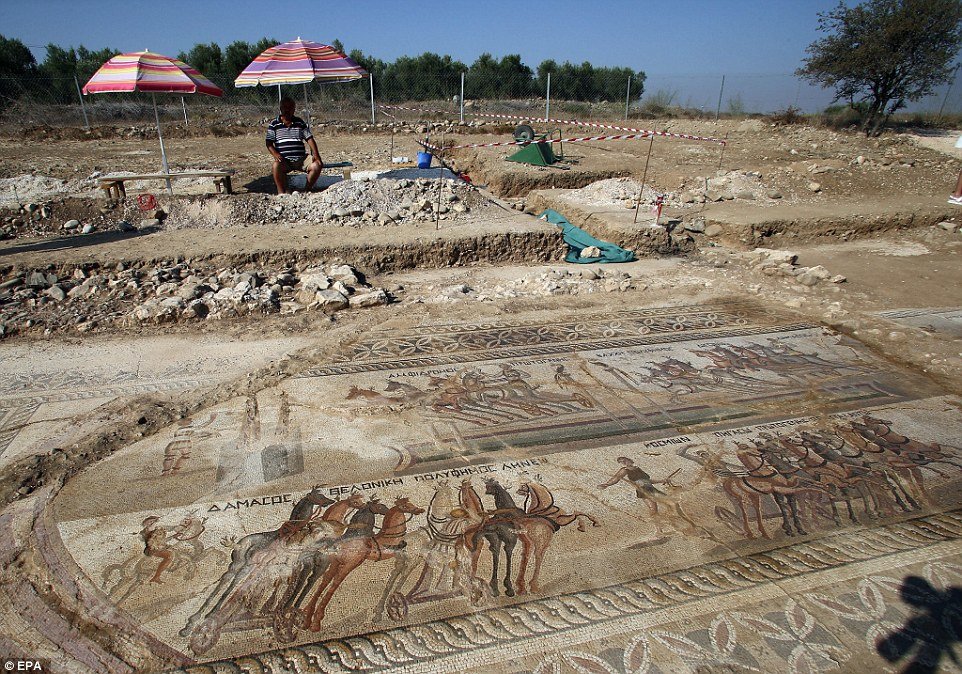 Kipar: Kod Nikozije pronađen podni mozaik iz 4.vijeka koji prikazuje trku kočija na hipodromu