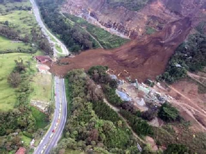 Veliki odron presjekao autocestu Bogota-Madellin u Kolumbiji, najmanje 6 osoba poginulo, 17 nestalo