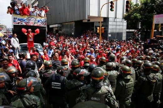 Proamerička opozicija ruši Madura: Protesti u Venecueli prete da prerastu u oružane sukobe
