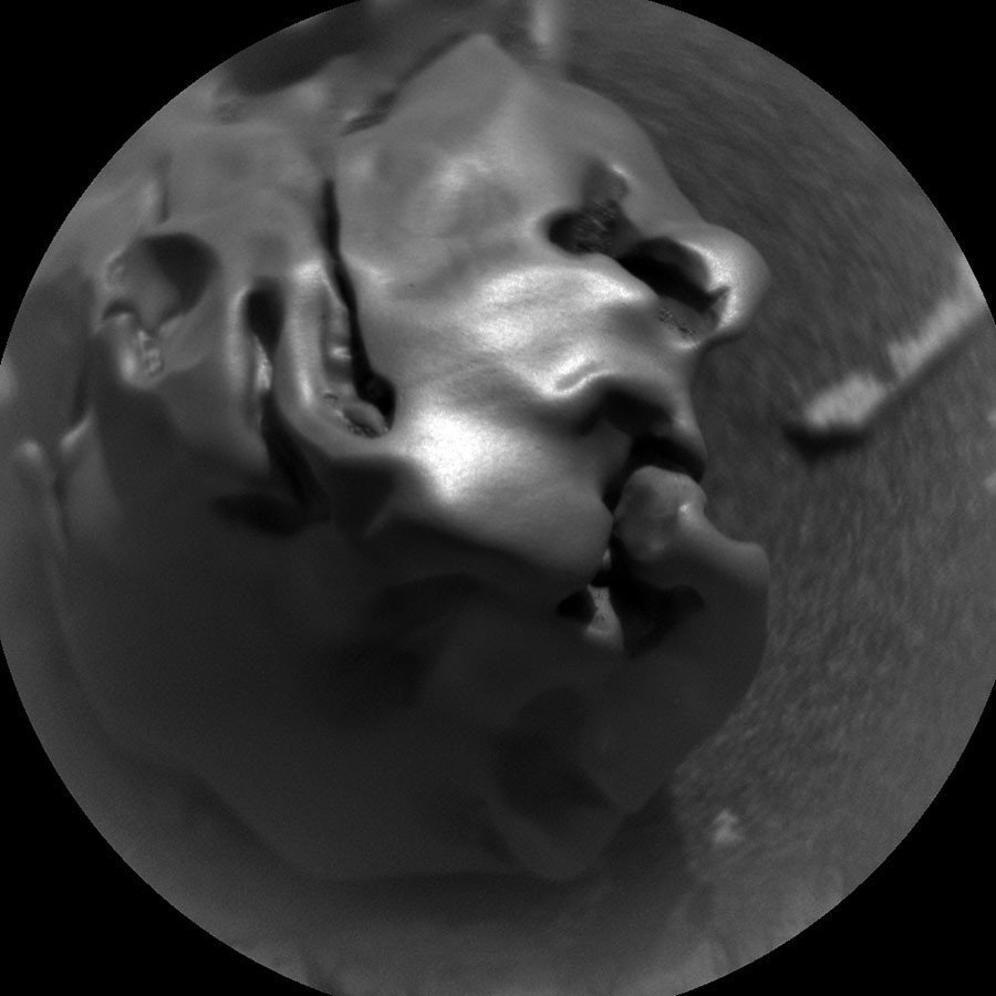 Mali glatki metalni meteorit uočen na Marsu