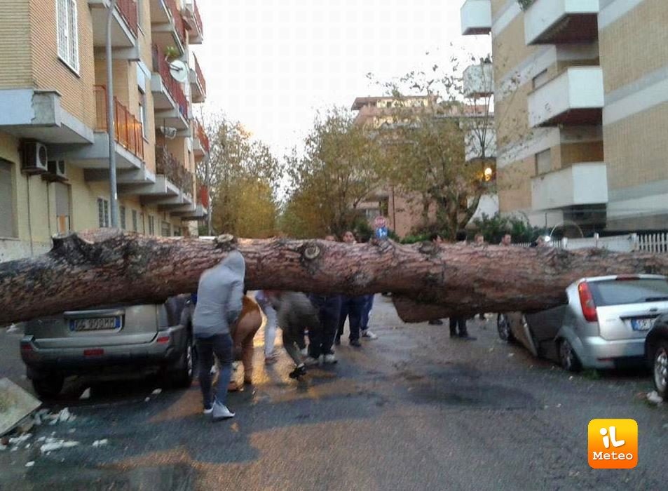 U Rimu tornado: Poginuli i ranjeni, velika materijalna šteta
