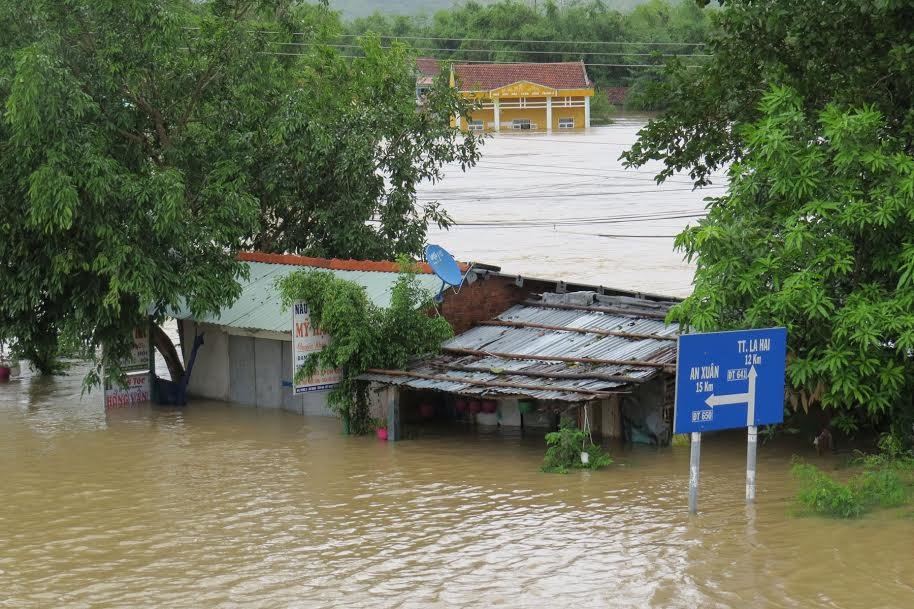 Poplave u Vijetnamu ubile najmanje 15 ljudi, hiljade evakuiranih, velike materijalne štete