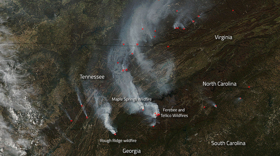 Deseci požara proširili se Sjevernom Karolinom, Kentakijem i Tenesijem