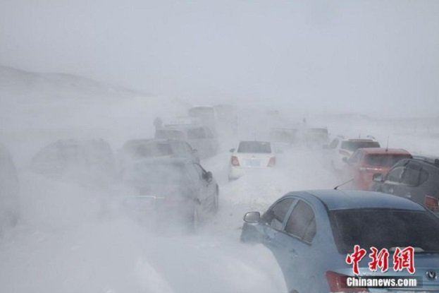 Stotine putnika spašeno iz sniježne mećave u Kini