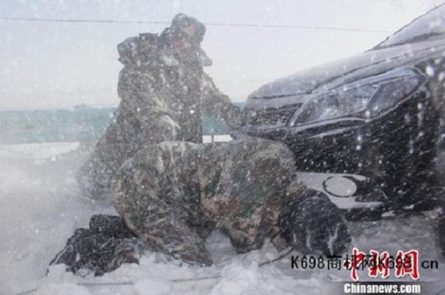 Stotine putnika spašeno iz sniježne mećave u Kini