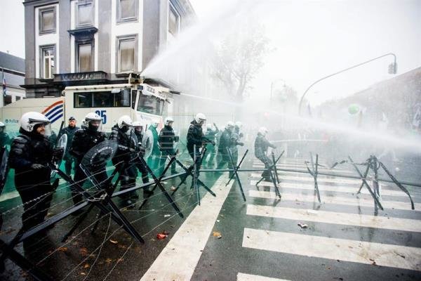 Brisel: Sukob vojnika i policije na protestu organizovanom zbog podizanja starosne granice za penziju