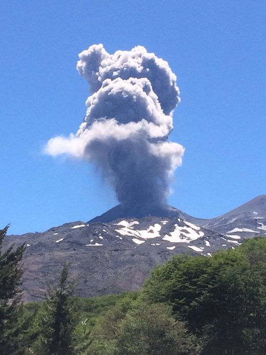 Nakon Perua 2 vulkana eksplodirala istovremeno i u Čileu: Pojačane vulkanske aktivnosti širom svijeta