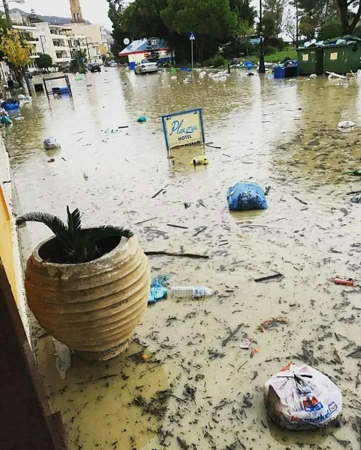 Poplave na grčkom otoku Zakinthos, najmanje 1 osoba poginula