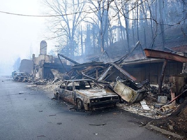 SAD: Divlji požari u Tennessee odnijeli 3 života, desetine hiljada evakuisano
