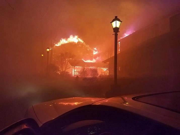 SAD: Divlji požari u Tennesseeju odnijeli 3 života, desetine hiljada evakuisano