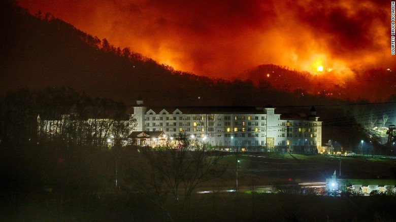 Najmanje 10 osoba poginulo u divljim požarima na jugoistoku SAD-a