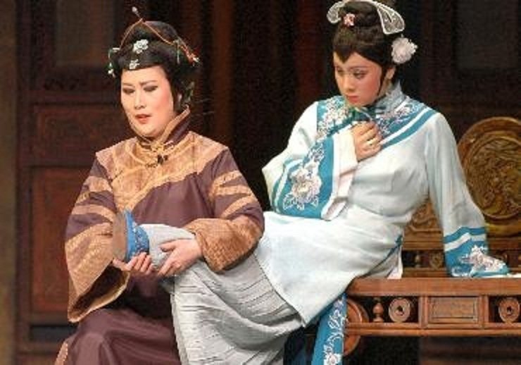 Akt podvezivanja stopala, bolan čin sakaćenjem, ideal ženske ljepote u drevnoj Kini