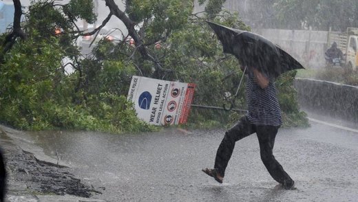 Na jugu Indije najmanje 2 osobe poginule zbog udara ciklona Varda, hiljade evakuisanih