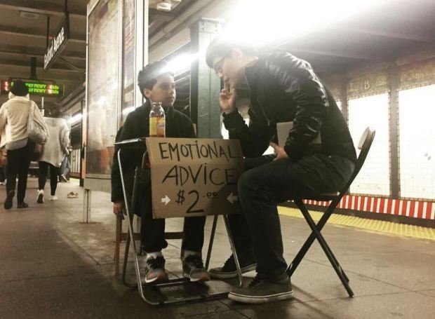11-godišnjak daje savjete na štandu ulaza u metro u New Yorku, cijena 2 $