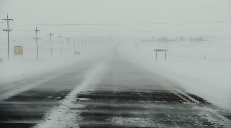 Snijeg, jaki vjetrovi i ledena kiša na sjeveru SAD-a, tisuće bez struje