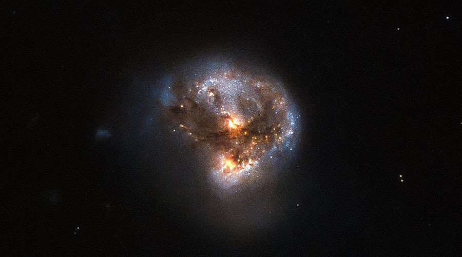 Hubble je snimio intenzivno sjajan megamaser u dalekoj galaksiji