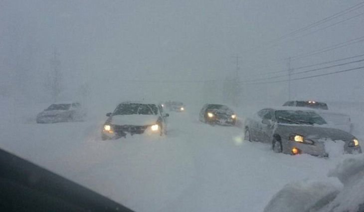 Snježna oluja izazvala lančani sudar na jugu Bugarske, na autoputu blokirano 500 vozila