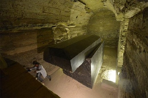 Misterija 24 crnih, masivnih kutija otkrivenih u blizini egipatskih piramida u Gizi
