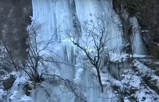 Zbog velike hladnoće u Kini se zaledio veliki vodopad