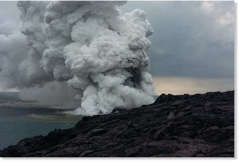 Erupcija havajskog vulkana Kilauea odlomila dio stijena koje su se srušile u Pacifik