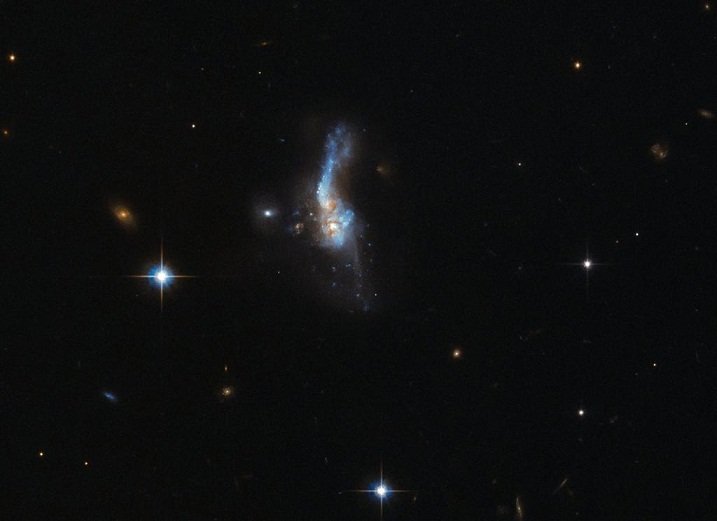 Sudar dvije spiralne galaksije snimljene Hubble teleskopom